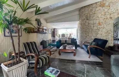 Casa à venda com 450m², 5 quartos e 4 vagas- interlagos