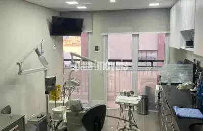 Conjunto comercial no jabaquara, 40m², com banheiro e vaga de garagem coberta.