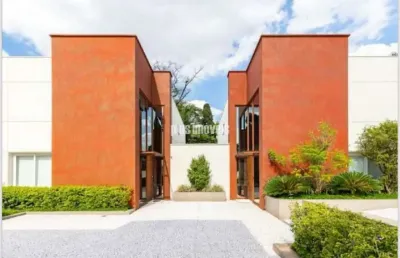 Casa de condomínio com 4 quartos e 7 banheiros à venda, 680 m²