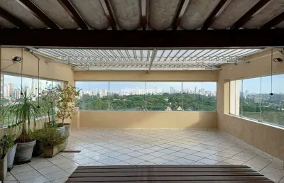 Exclente cobertura duplex, com varanda e churrasqueira.