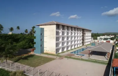 Apartamento à beira mar para morar ou investir 3 quartos com suíte, varanda, lazer e excelente localização