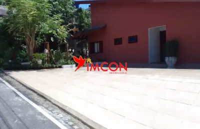 Belíssima  casa de 330m2 –em arujá – condomínio de alto padrão com 03 suítes
