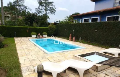 Casa chácara em condomínio  -5 quartos sendo 2 suite