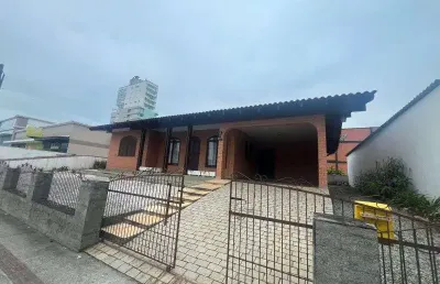 Casa com 3 quartos para alugar na Rua Ruy Barbosa, 315, Centro, Timbó