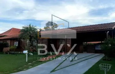 Casa em condomínio de alto padrão no portal do sabiá em araçoiaba da serra-sp: 3 quartos, 1 suíte, 3 salas, 4 banheiros, 4 vagas de garagem, 373m².