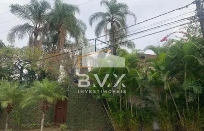Casa comercial térrea de esquina localizada no bairro elton ville, com 1700 metros de terreno e 670 metros de área construída, sendo 4 suítes (1 máster com closet e hidro