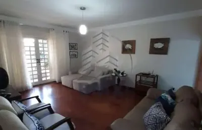 Excelente casa, 203 m², 3 suítes (1 c/ closet), ampla sala, modulados, quintal c/ área gourmet c/ churrasqueira, 2 vagas, próxima centro-sorocaba/sp