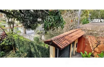 Casa  venda 205m² com 4 dormitórios sendo 2 suítes, sala com varanda