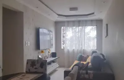 Apartamento venda com 52m², 2 quartos, 1 banheiro, 1 vaga de garagem e armários embutidos.