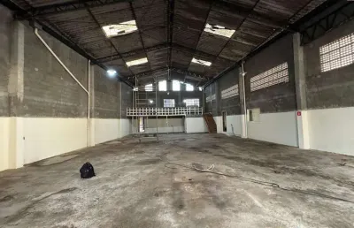 Galpão locação na zona norte 20 x 50 1000 metros de área  800m de galpão!