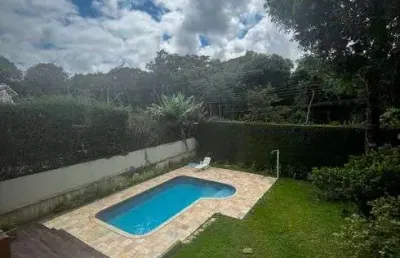 Casa de condomínio para venda possui 322 metros quadrados com 3 quartos