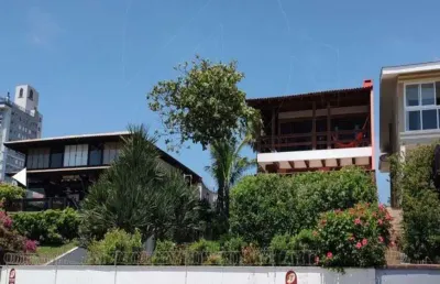Casa de frente para o mar com 308 metros quadrados - centro - balneário piçarras - sc