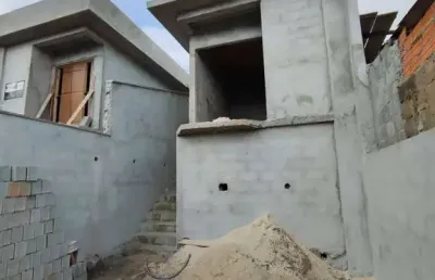 Casa com uma arquitetura moderna no projeto e ótimo acabamento.