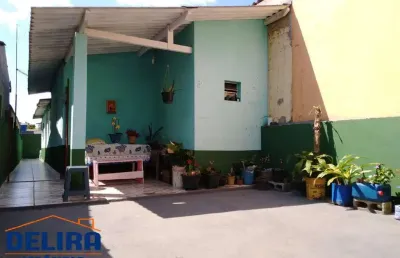 Casa à venda em terra preta com 2 dormitórios, escriturada!