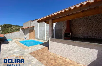 Casa espaçosa em de terra preta, perfeito  para família e entretenimento