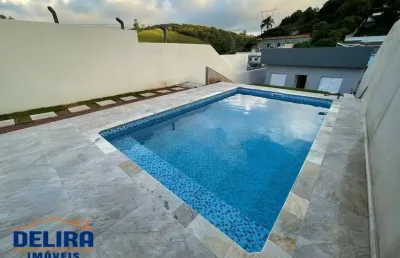 Casa germinada com vista deslumbrante, com piscina e espaço gourmet