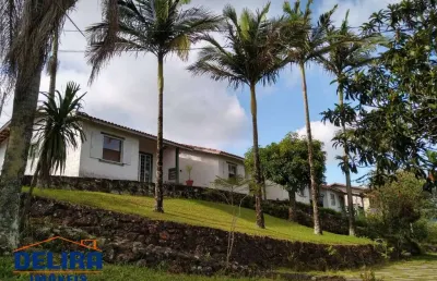 Sítio encantador com 4 chalés e 1 linda casa principal.