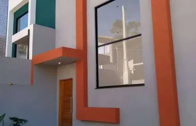 Imóvel em condomínio com acesso controlado 24 horas.