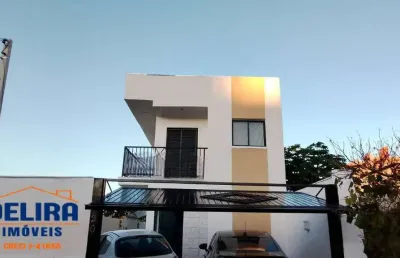 Casa dois andares com 140 m² de área total sendo 115 m² construídos