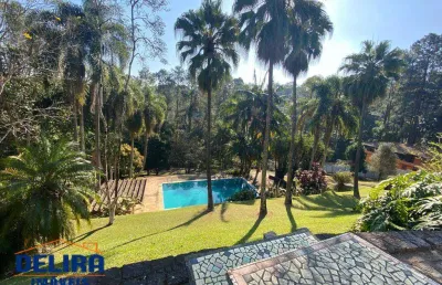 Chácara exclusiva em condomínio com chalé e piscina: seu refúgio privado