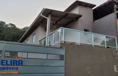 Casa à venda em área verde com 489m² de área total.