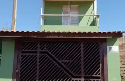 Sobrado em terra preta: 2 dormitórios, 2 suítes - seu novo!