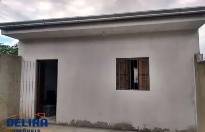 2 casas à venda em terra preta cada uma para um lado da rua.