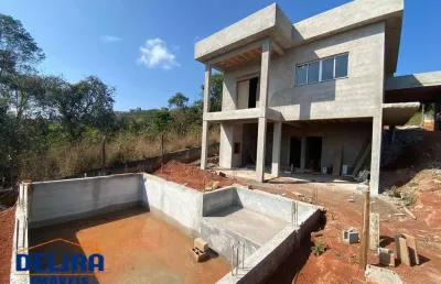 Casa à venda com 3 dormitórios, apto para financiamento bancário!