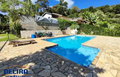 Encantadora chácara de 3.400 m²: refúgio de tranquilidade com conforto