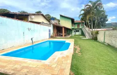 Oásis de tranquilidade: duas residências completas em meio à natureza