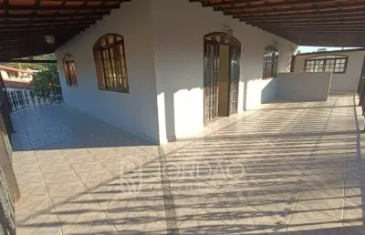 Casa com 3 quartos para alugar na Rua Marquês de Sapucaí, 1, Marquês de Maricá, Maricá