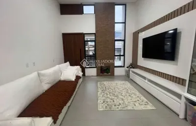 Casa com 3 quartos à venda na rua das cacaueiros, 97, pedra branca, palhoça, 199 m2 por r$ 1.893.000