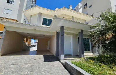 Casa com 4 quartos à venda na rua bolonha, 130, pagani, palhoça, 242 m2 por r$ 1.200.000