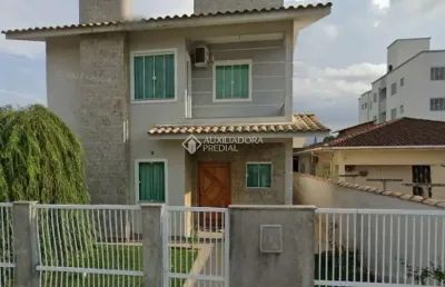 Casa com 4 quartos à venda na doutor pedrinho, 136, bela vista, palhoça, 182 m2 por r$ 1.600.000