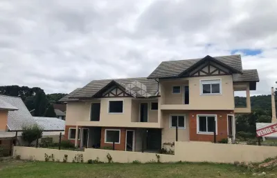Sobrado de alto padrão  com 2 quartos (1 suite) 2 sacadas