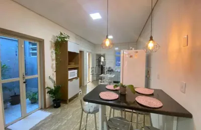 Casa com churrasqueira e pátio em são leopoldo - centro - semimobiliada