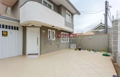 Sobrado a venda no boqueirão; sobrado a venda na rua hipolito da costa, boqueirão; sobrado triplex a venda  com cozinha mobiliada; triplex  160 metros