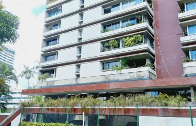 Cobertura à venda em casa forte com 310m² e com 4 vagas de garagem. finamente decorada.