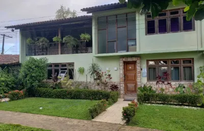 Casa à venda em condomínio fechado em aldeia com 250m².