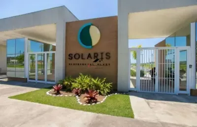 Terreno de esquina com uma linda vista em condomínio solaris residencial clube, em maricá-rj, entre a rodovia, o mar e a montanha