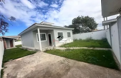 Oportunidade de morar em um lar  com terreno inteiro de 480 m2,  pertinho da praia em itaipuaçu, maricá/rj