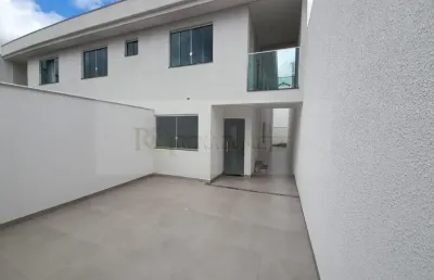 Casa geminada duplex  160m²  3 quartos , 3 banheiros ,garagem pra 2 carros / bairro planalto - belo horizonte