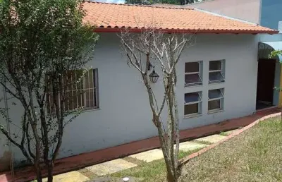 Casa muito aconchegante com excelente localização no centro de confins