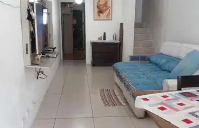 Casa à venda em taboão da serra com vista arborizada, 2 dormitórios e terreno amplo