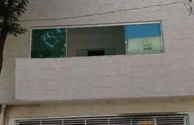 Casa de 4 cômodos, com vaga de garagem - 57m² - taboão da serra