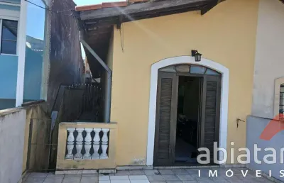 Sobrado de 137m² com vaga de garagem, 2 quartos e suíte