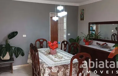 Casa térrea, três dormitórios (uma suíte) - jardim maria rosa