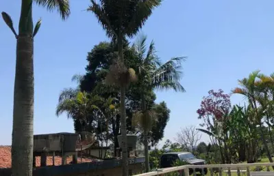 Chácara de 7.000m² com imóveis mobiliados e possibilidade de permuta.