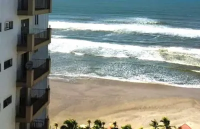 Apto na cobertura, 2 dorm (uma suíte), 126m² de área total, uma vaga, praia grande - sp