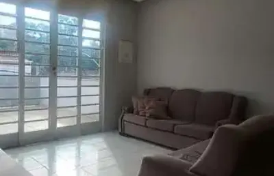 Casa à venda de 3 dormitórios com 1 suíte no jardim caner - taboão da serra